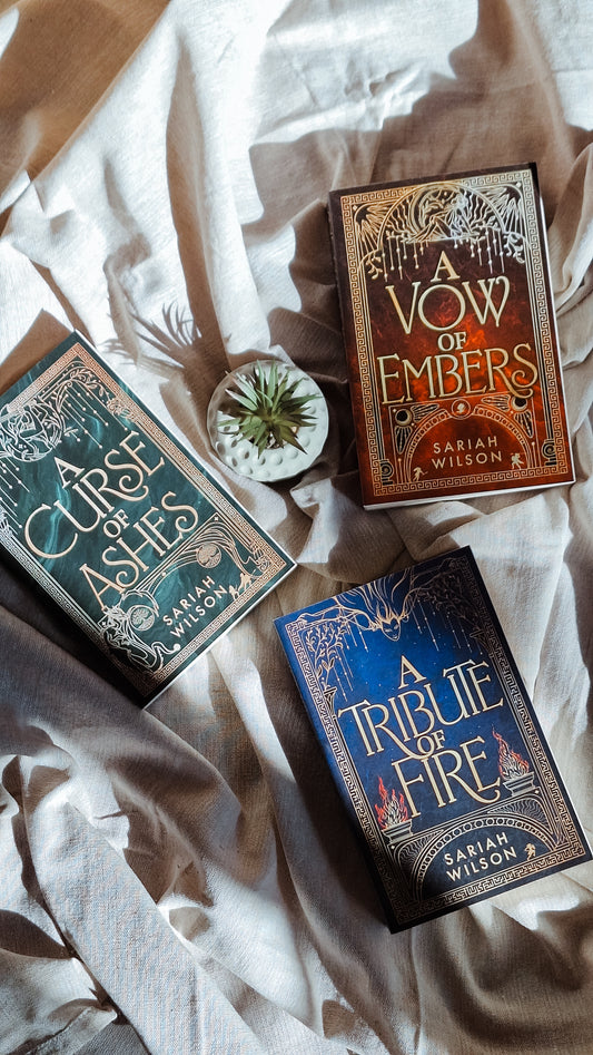 A Curse of Ashes (Paperback) Sariah Wilson - Imported